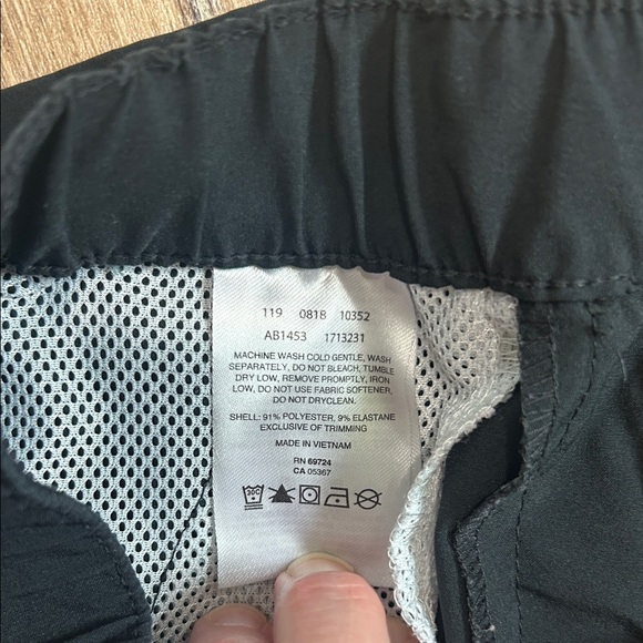 Columbia boys small PFG Omni shade black pull on shorts size Small (8) - Picture 9 of 9